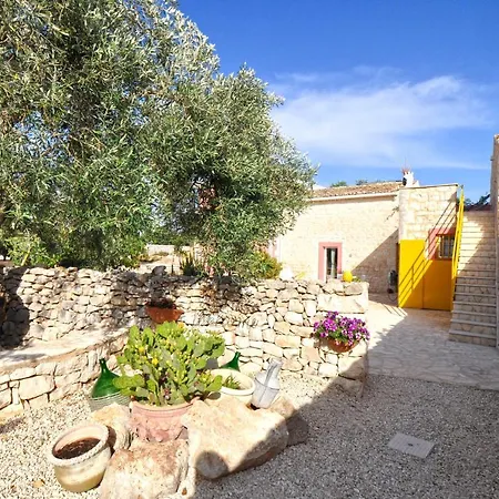 Casa Farlisa, Antico Baglio Con Piscina Scicli