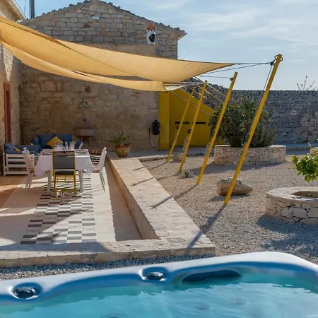 Villa Casa Farlisa, Antico Baglio Con Piscina Scicli
