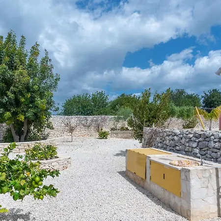 Casa Farlisa, Antico Baglio Con Piscina * Scicli