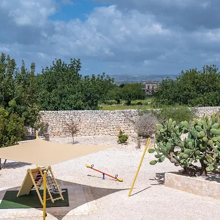 Casa Farlisa, Antico Baglio Con Piscina *