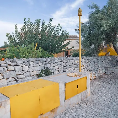 Casa Farlisa, Antico Baglio Con Piscina Scicli