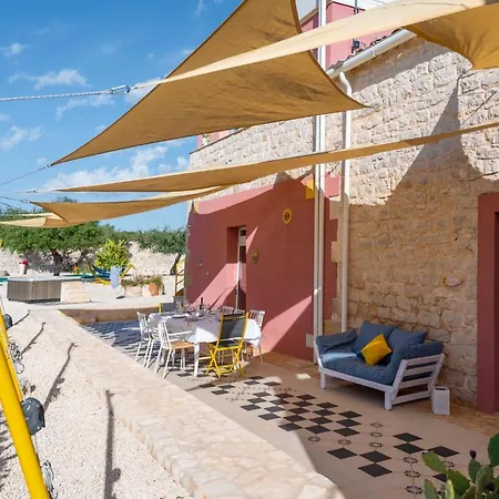 Casa Farlisa, Antico Baglio Con Piscina Vila *